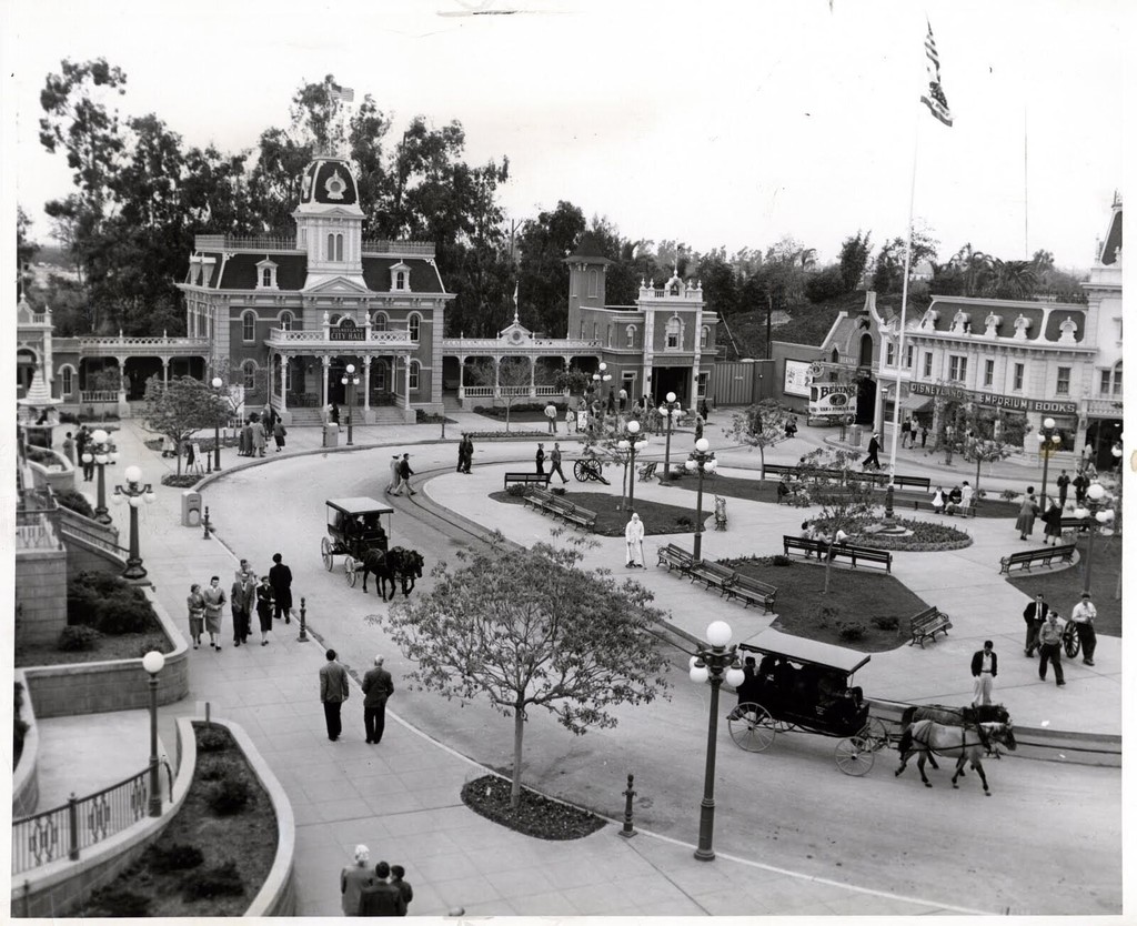 Disneyland's Town Square