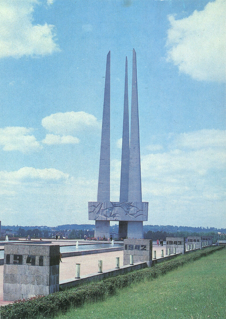 Монумент в честь освободителей города
