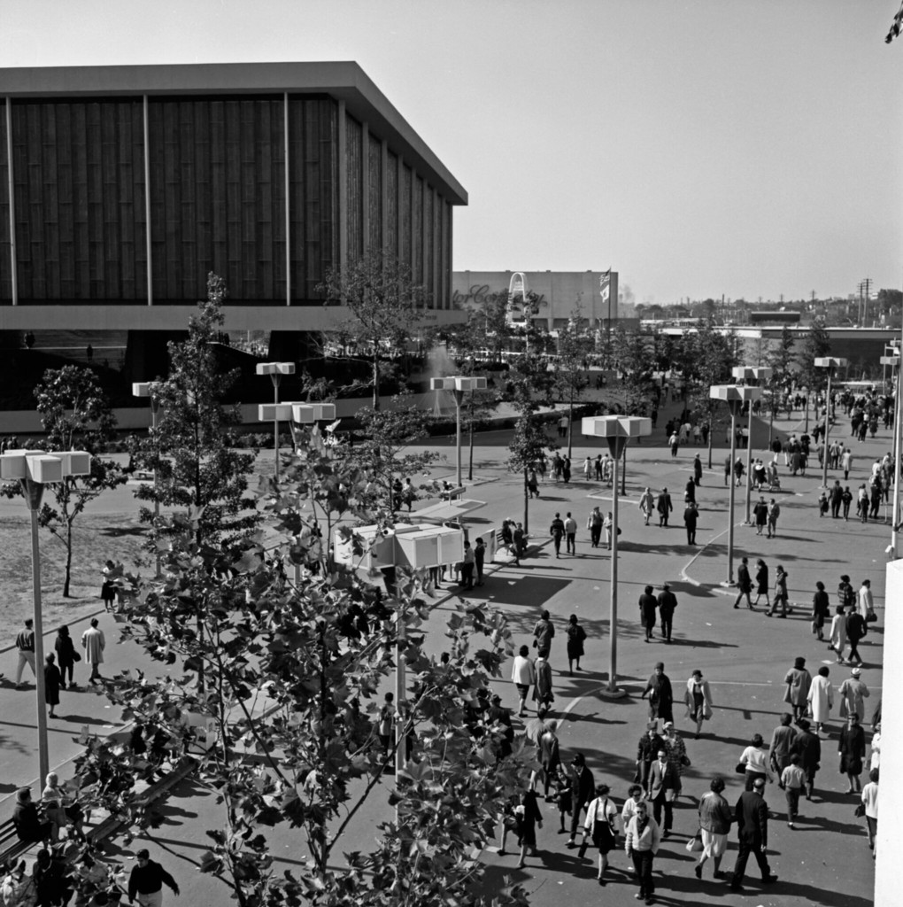 World's Fair 1964-1965, pavilions & people taking in the sights