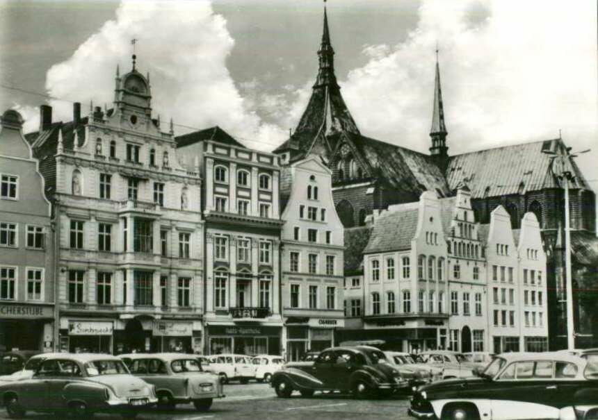 Ernst-Thälmann-Platz & Marienkirche
