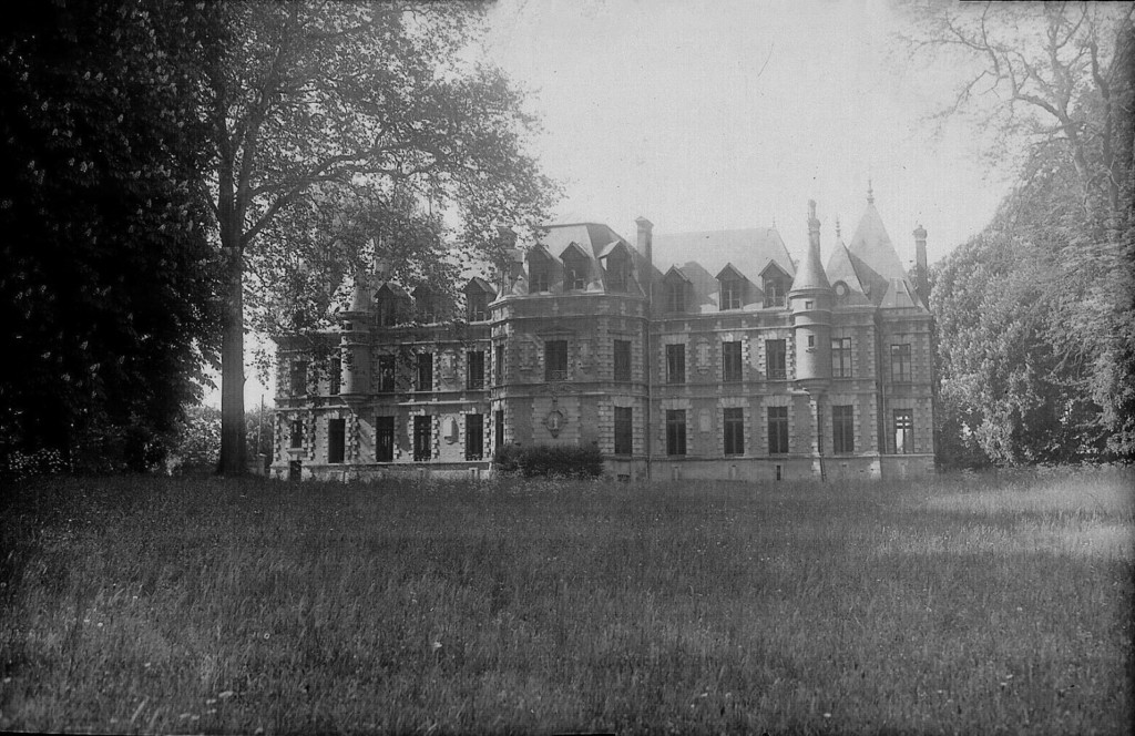 Château de Montières-les-Amiens. Façade sur le parc