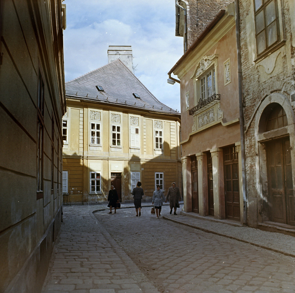 Sopron. Hátsókapu a Szent György utcából nézve
