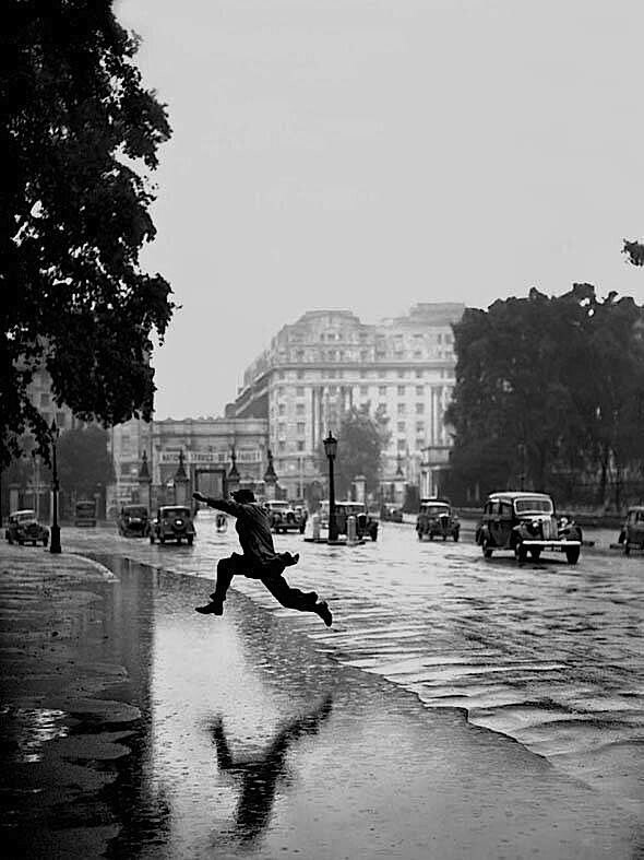 Jumping the puddle, Hyde Park