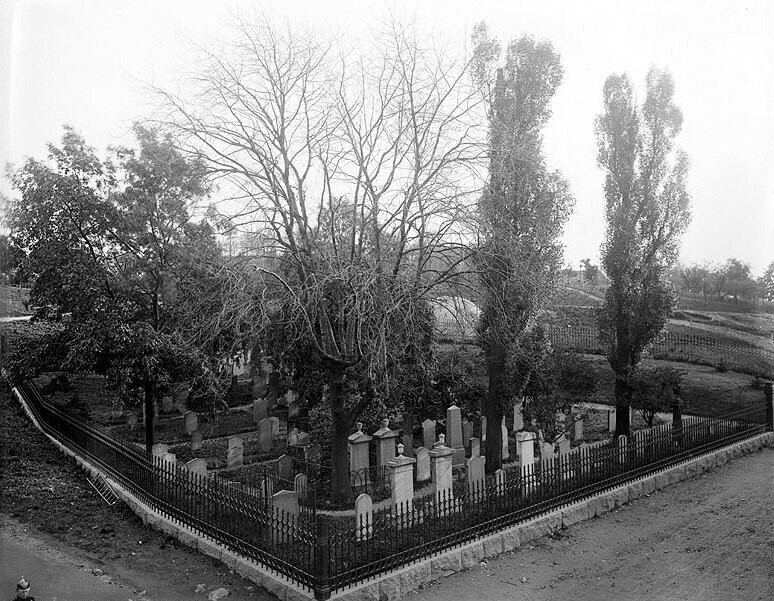 Vy över mosaiska begravningsplatsen i Kronobergsparken