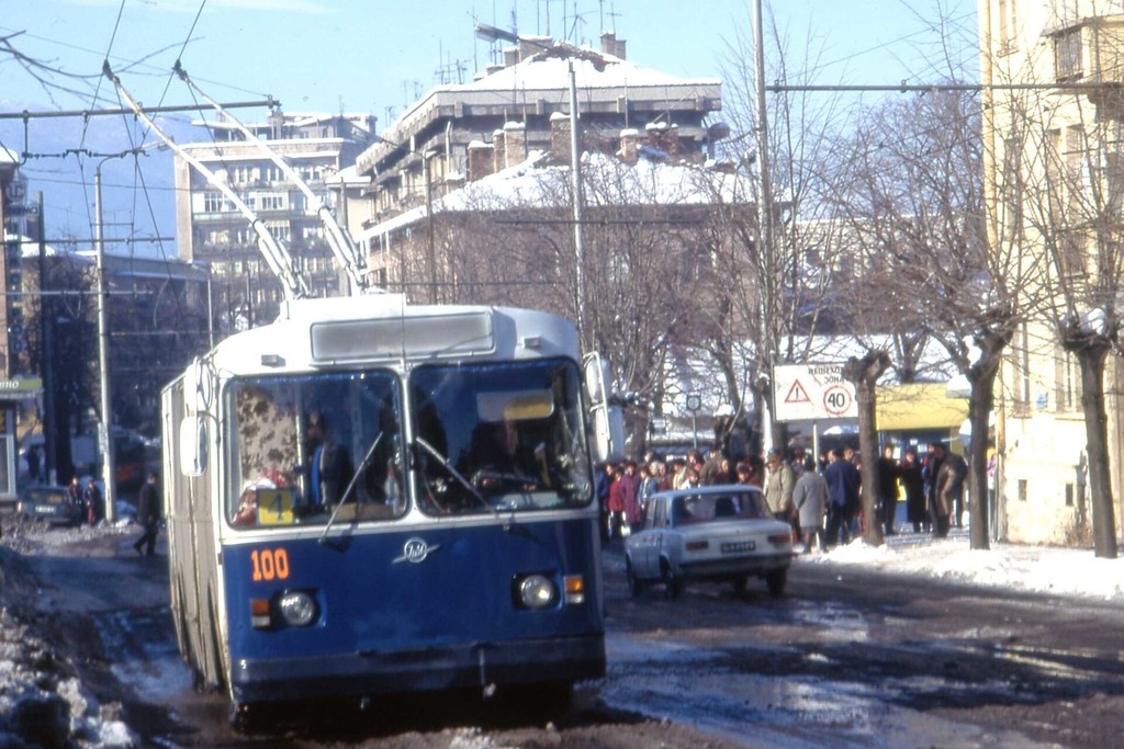 Тролейбус ZiU на улица Враца
