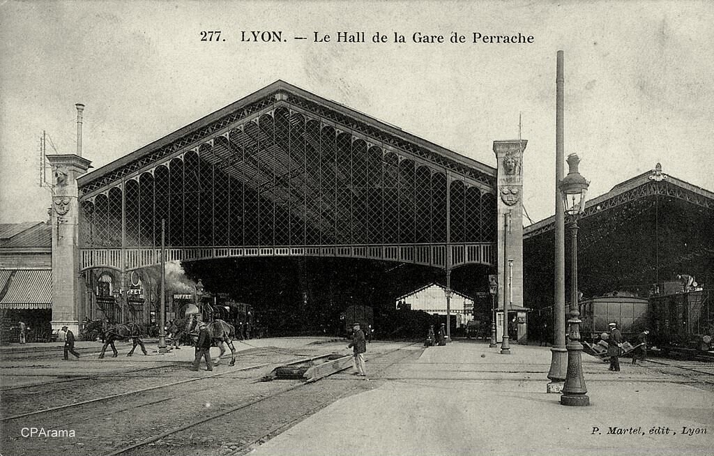 Lyon - Le Hall de la Gare de Perrache