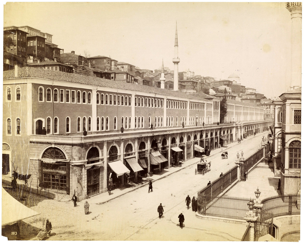Konstantinopolis. Top-Hané'deki Kışlalar