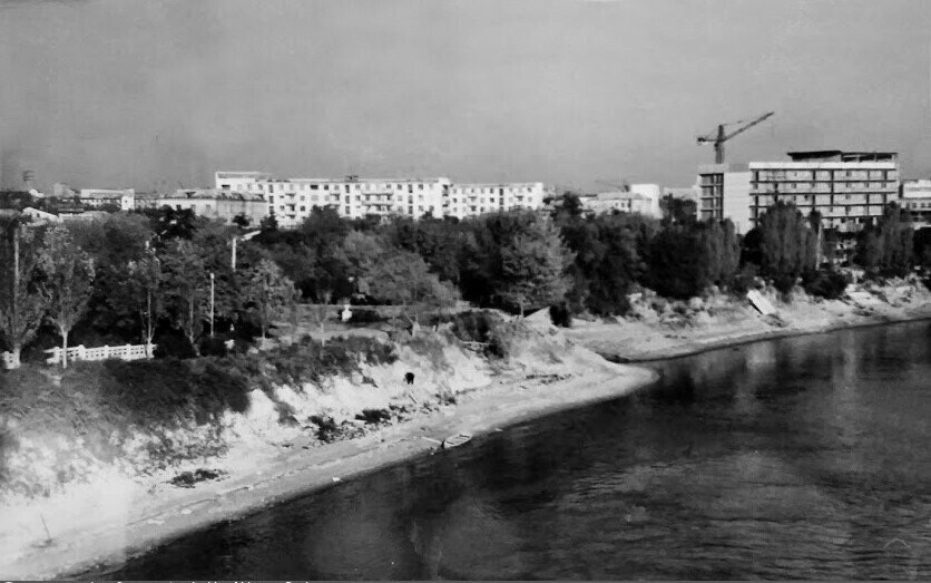 City embankment and construction of the hotel 