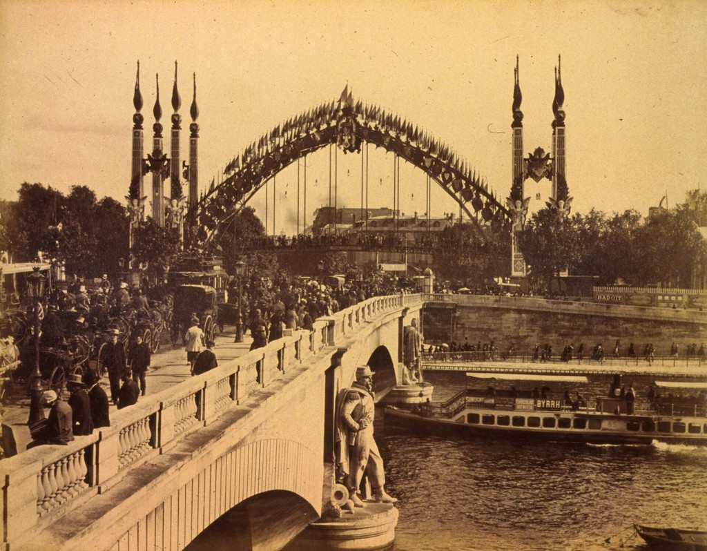 Crowds crossing the Pont de l'Alma. paris Exposition