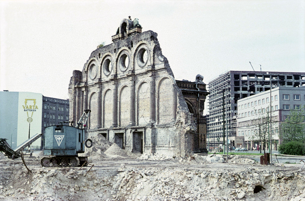 Ruine Anhalter Bahnhof