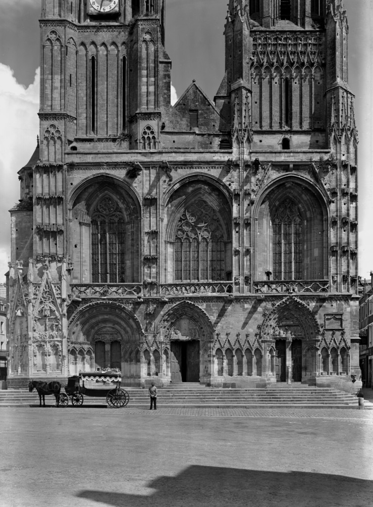 Saint-Lô. Église Notre-Dame: façade ouest