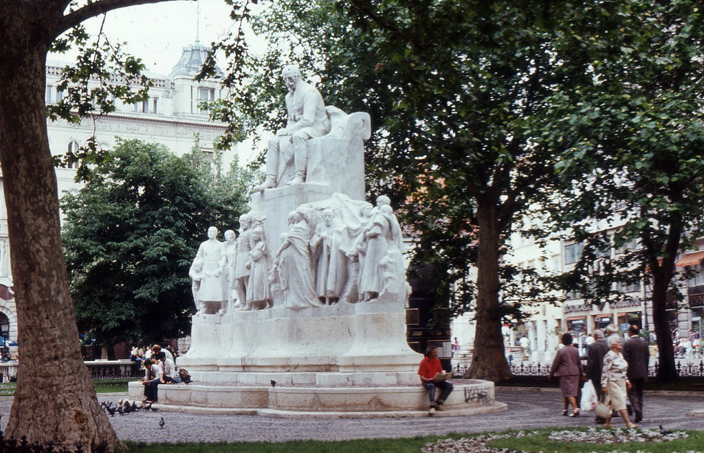 Vörösmarty Mihály szobra