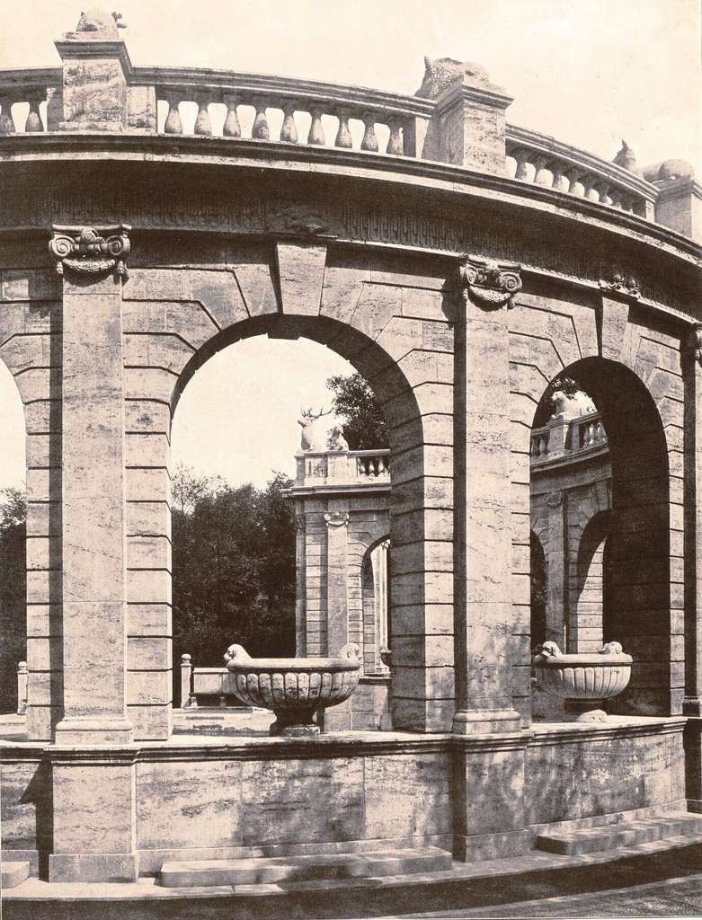 Märchenbrunnen: Brunnenarchitektur