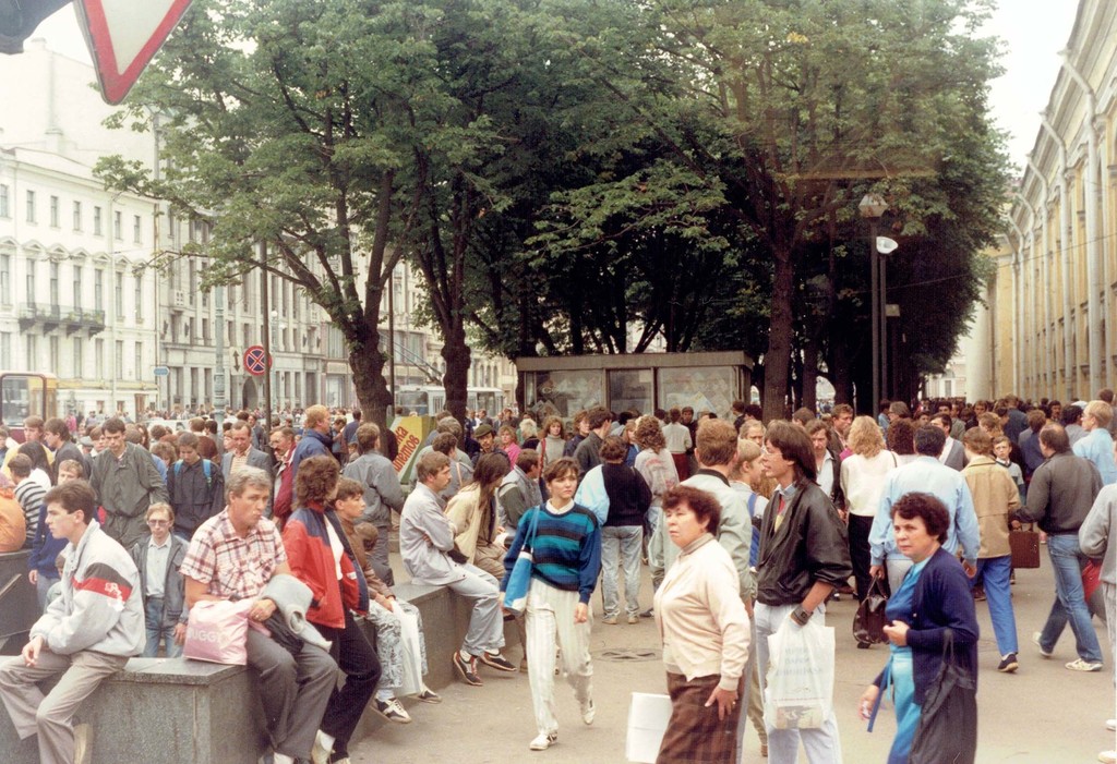 Ленинград, CCCP. проспект Невский. Гостиный двор, август 1989.