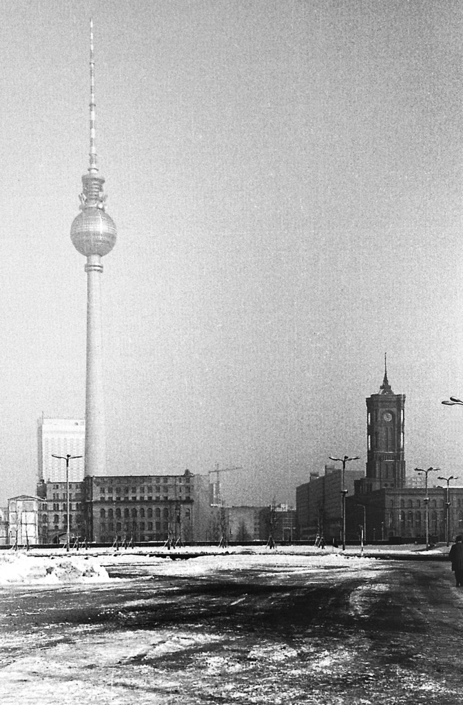Marx-Engels-Platz, Berliner Fernsehturm, Rote Rathaus, Ruinen an der Spandauer Straße