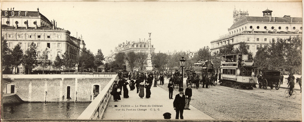 La Place du Châtelet, vue du Pont au Change