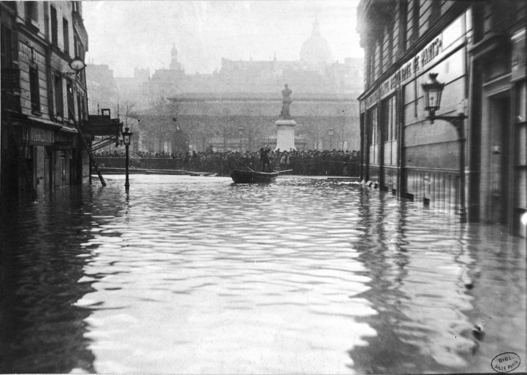 Inondation. Place Maubert. Rue Frédéric Sauton