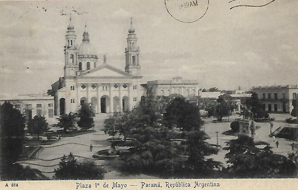 Paraná. Plaza 1 de Mayo