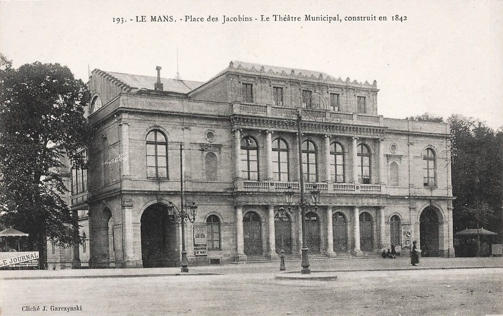 Le Mans. Place des Jacobins - Le Théâtre Muncipal, construit en 1842