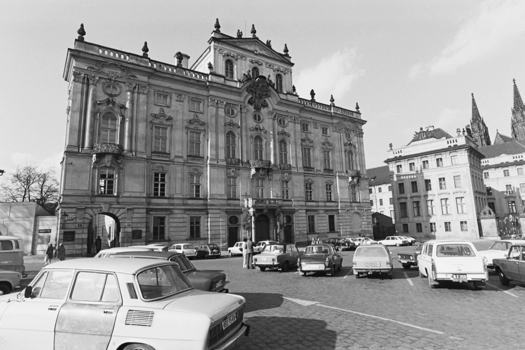 Hradčanské náměstí. Arcibiskupský palác