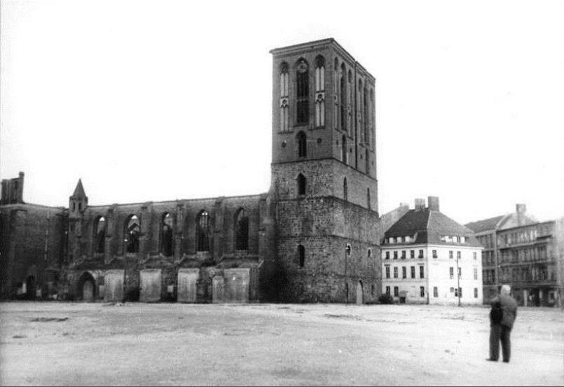 Die Ruinen der Nikolaikirche