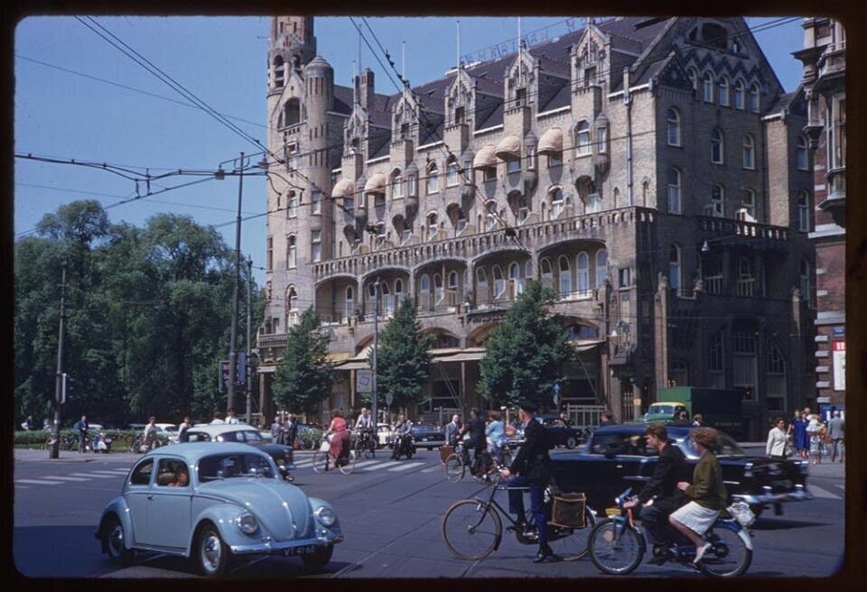 Leidseplein met op de achtergrond het American Hotel, 1960