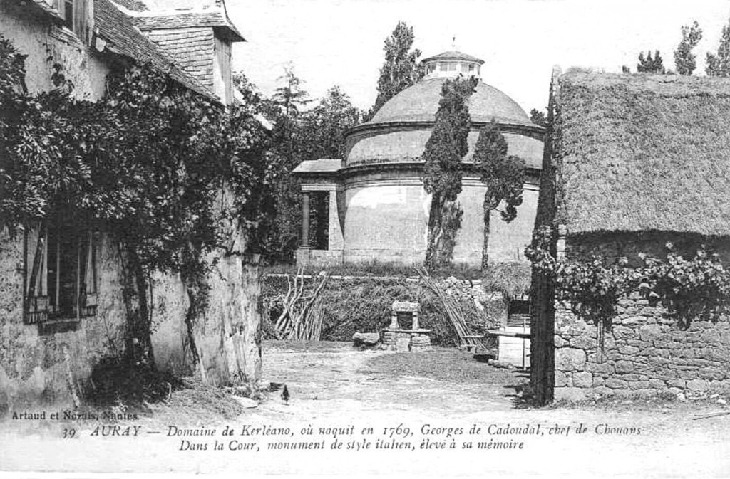 Kerléano. Monument funeraire de Georges de Cadoudal, chef des Chouans