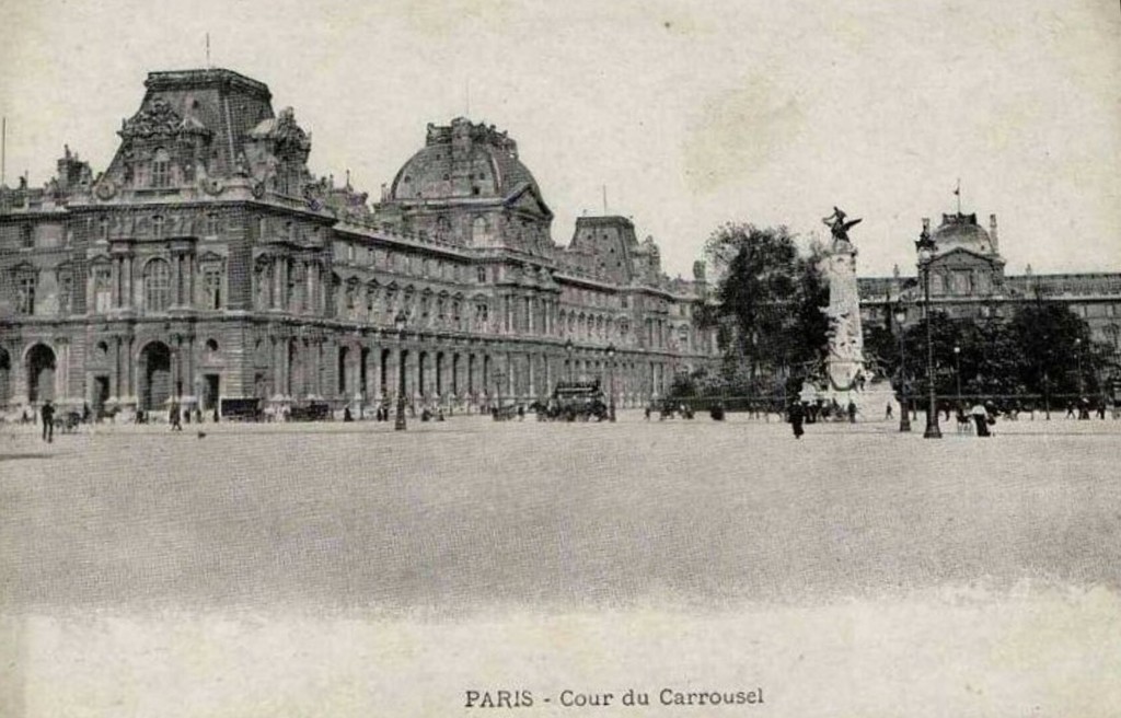 Louvre (Cour du Carousel)