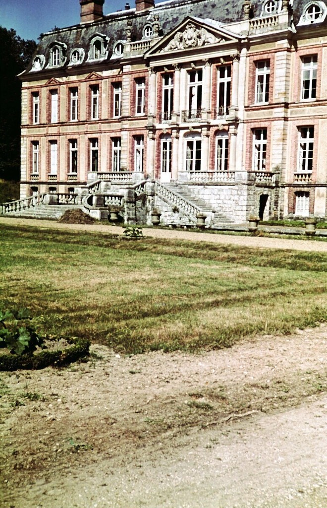 Château de Dampierre. Façade sur le jardin