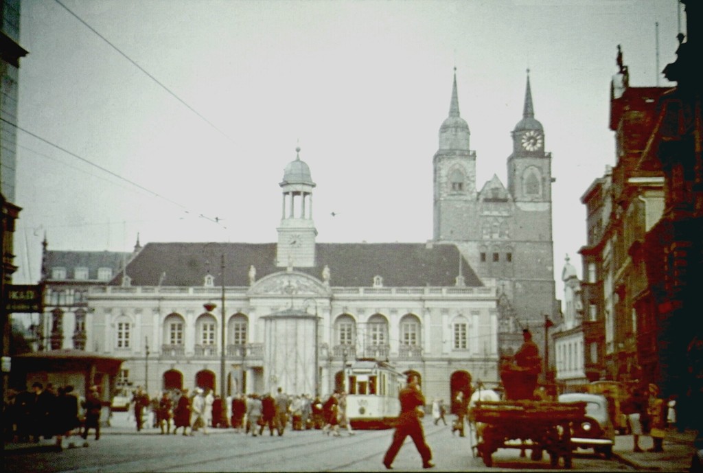 Magdeburg aus dem Zweiten Weltkrieg. Rathaus / Magdeburger Rathaus am Alten Markt