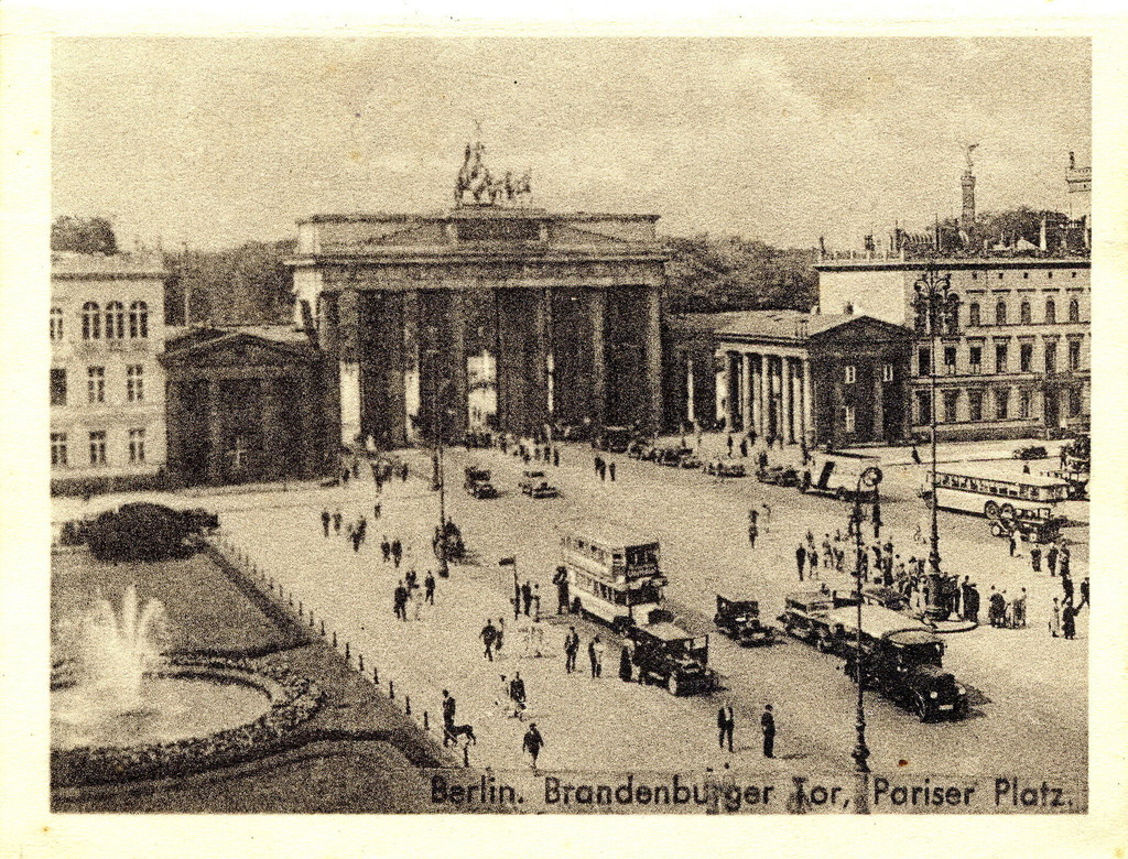Brandenburger Tor, Pariser Platz