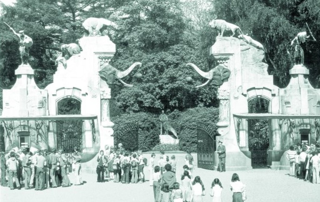 Historischer Eingang zum Tierpark Hagenbeck