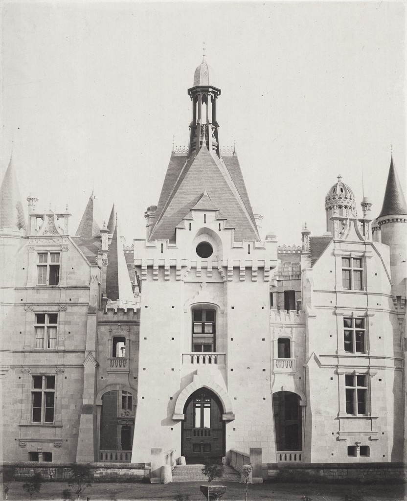 Château de la Mothe-Chandeniers, partie centrale de la façade d'arrivée