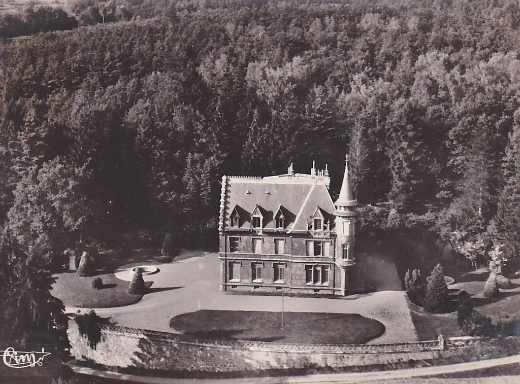 Vue aérienne du Château de la Rosemontoise - colonie de vacances de la ville de Belfort
