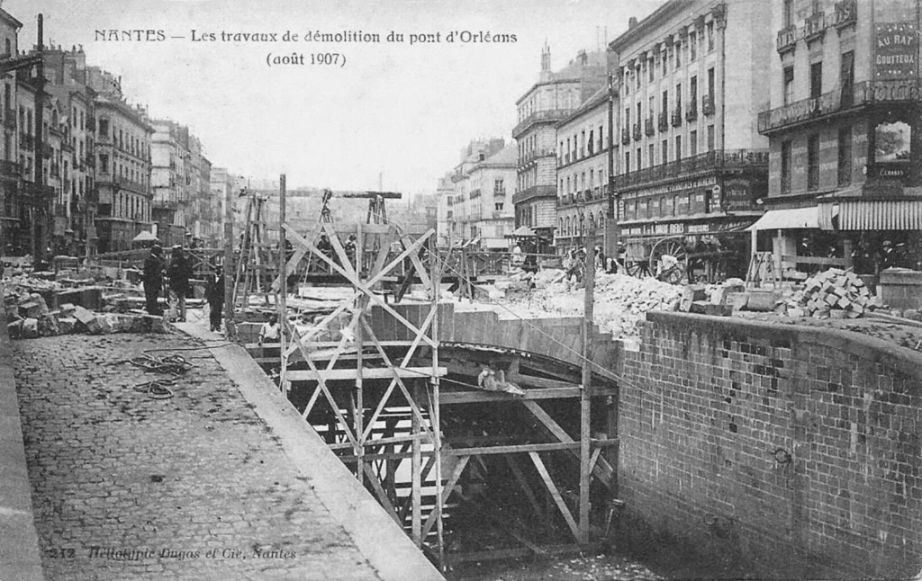 Les travaux de démolition du pont d'Orléans