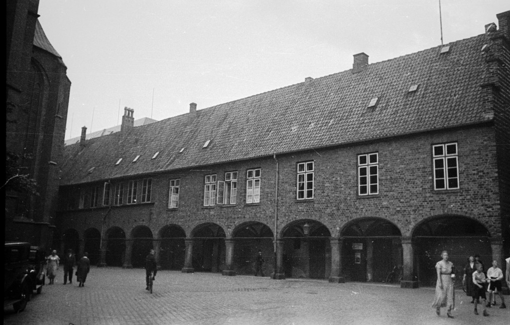 Arkaden am Rathaus. Marienkirche