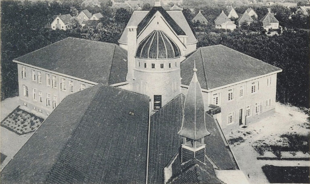 Bergen. Sint Petrus Canisius Retraitehuis : panorama vanaf de toren
