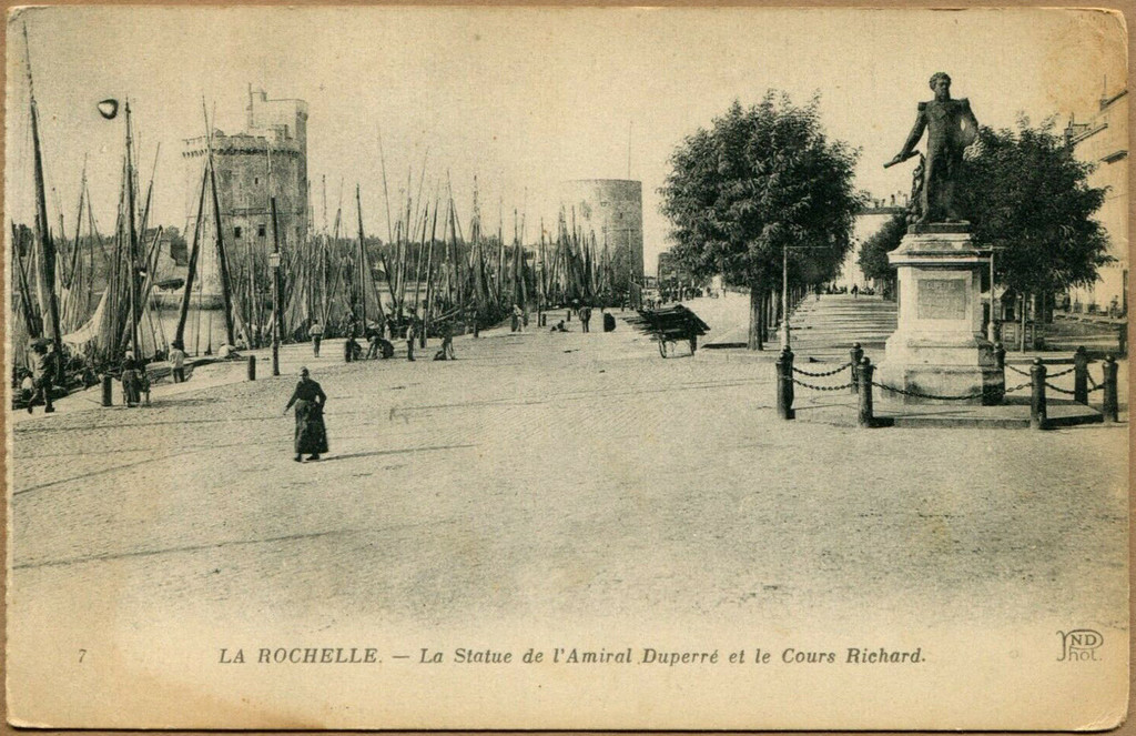 La Rochelle. La Statue de l'Amiral Duperré