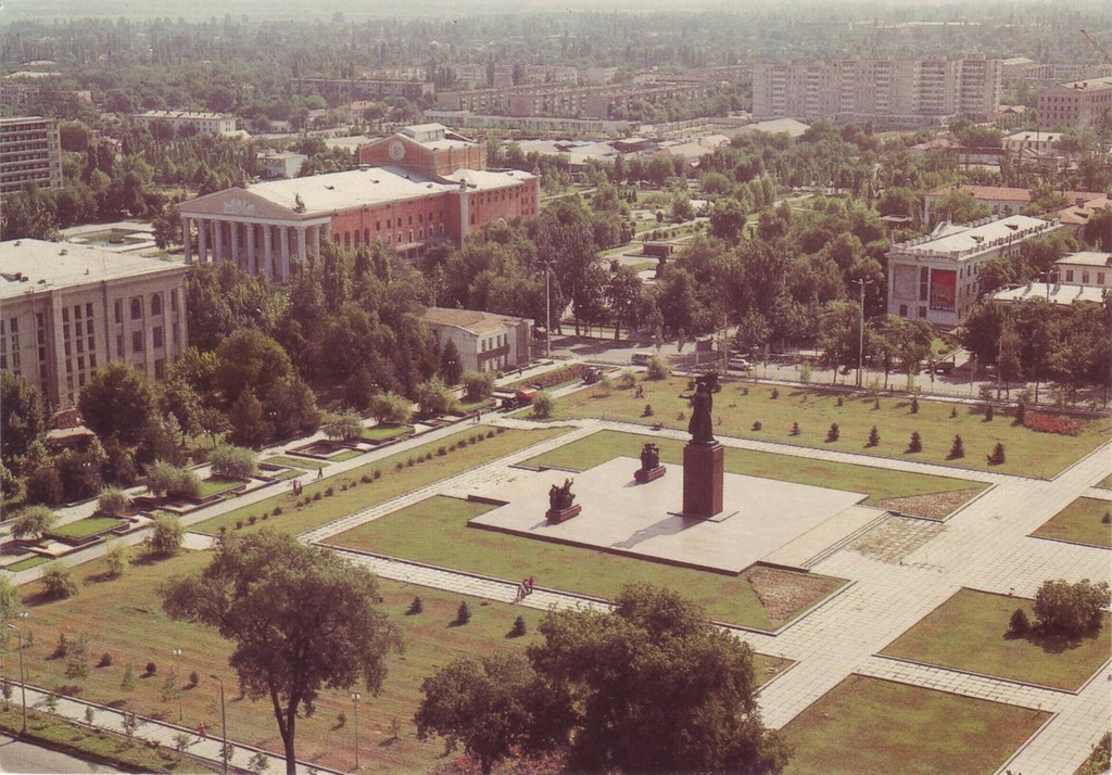 Фрунзе. Памятник Борцам Революции