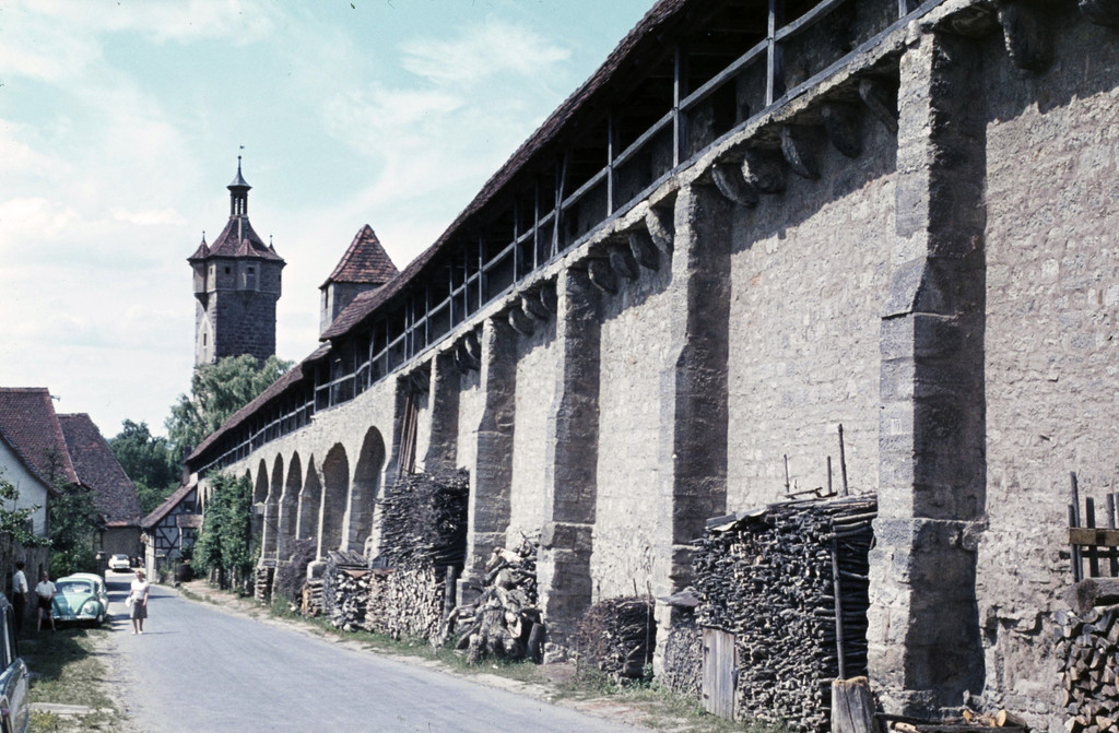 Rothenburg ob der Tauber. Befestigung, Wehrgang mit Klingentor