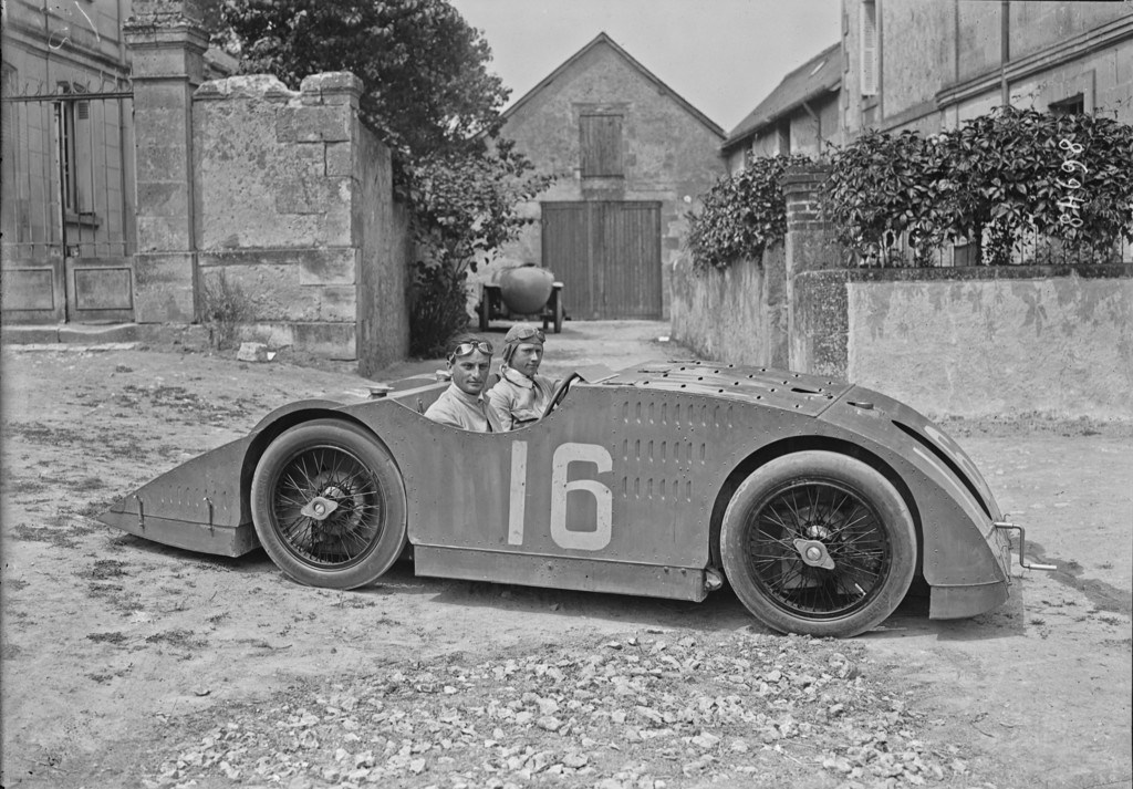 Semblançay, grand prix de l'ACF, P. Marco sur Bugatti, lors de la journée de pesage