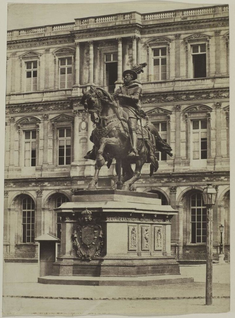 Statue équestre de François 1er dans la Cour du Louvre