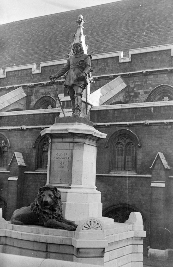 Oliver Cromwell Statue