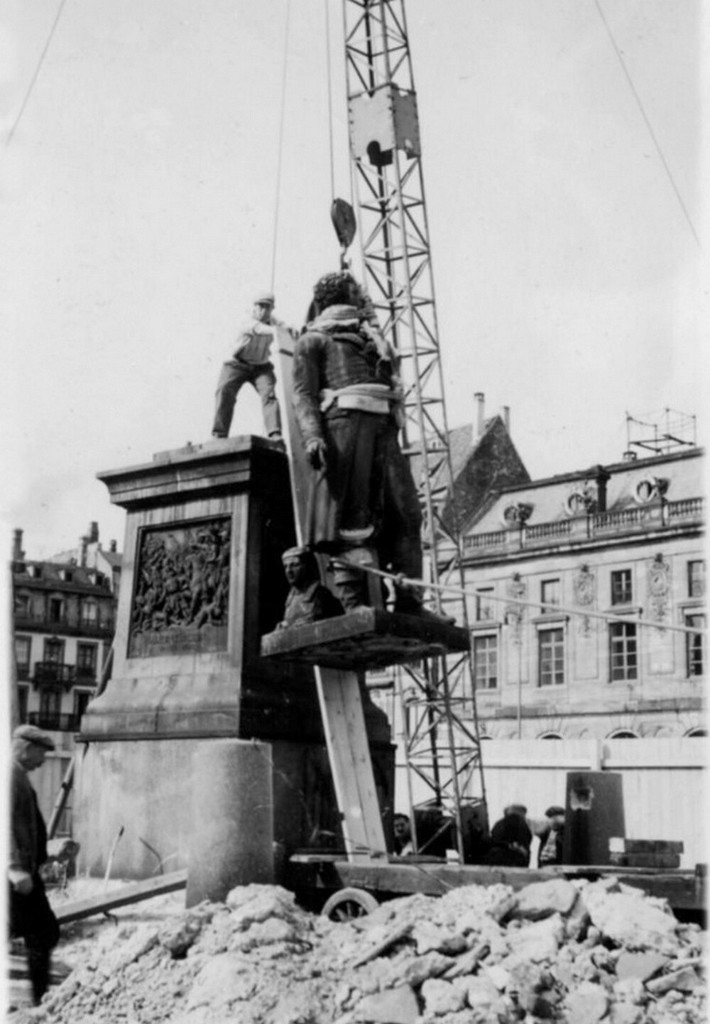 Démolition du monument au général Kléber