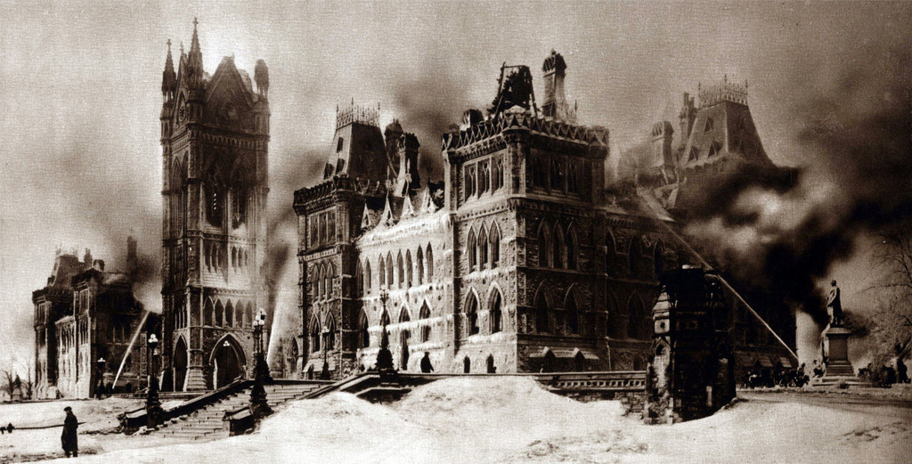 Parliament buildings in 1916 after the fire