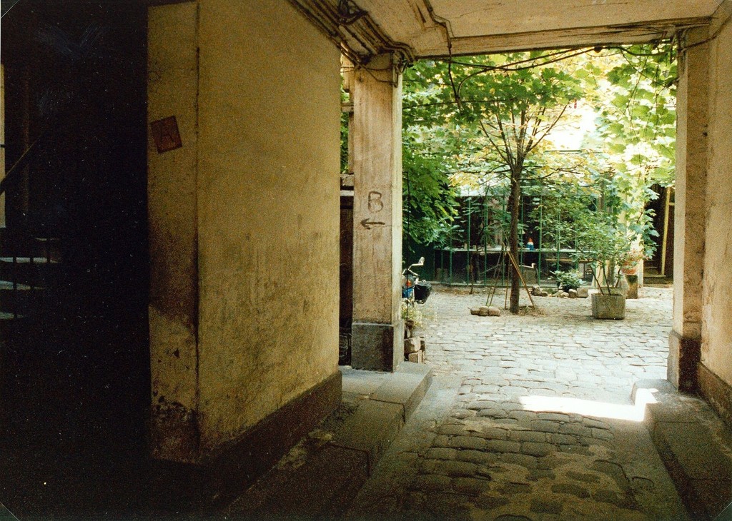 Cour, rue de Lappe 34