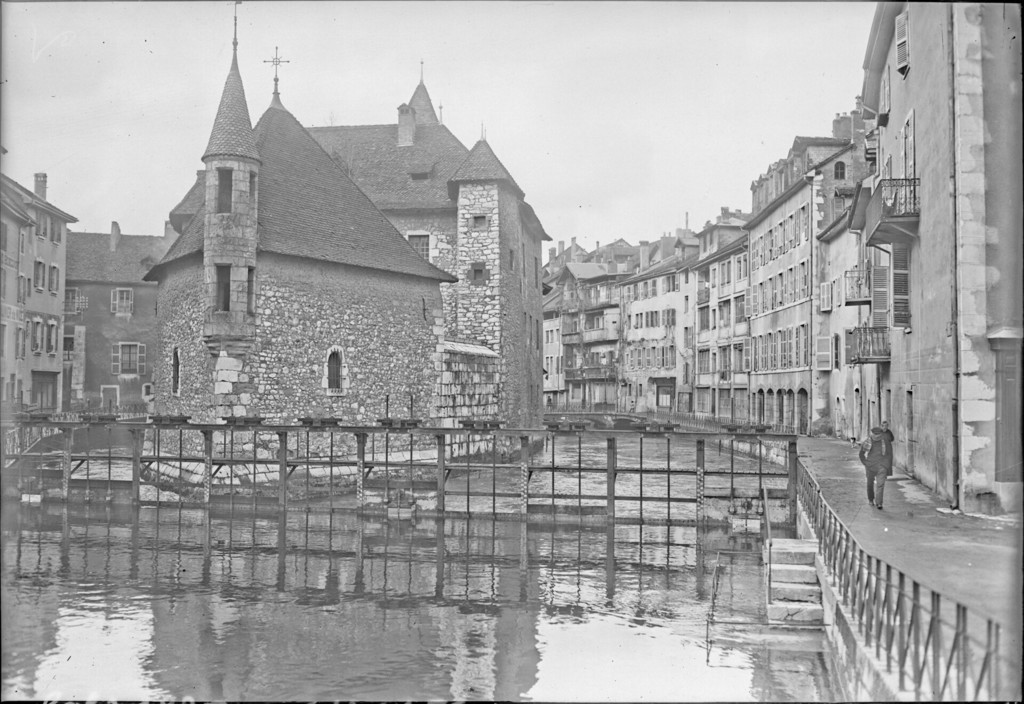 Annecy. Le Thiou [rivière], vieille prison