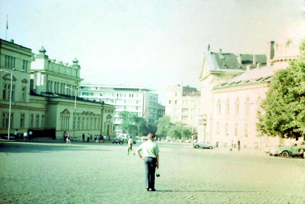 Площадът пред църквата на Александър Невски
