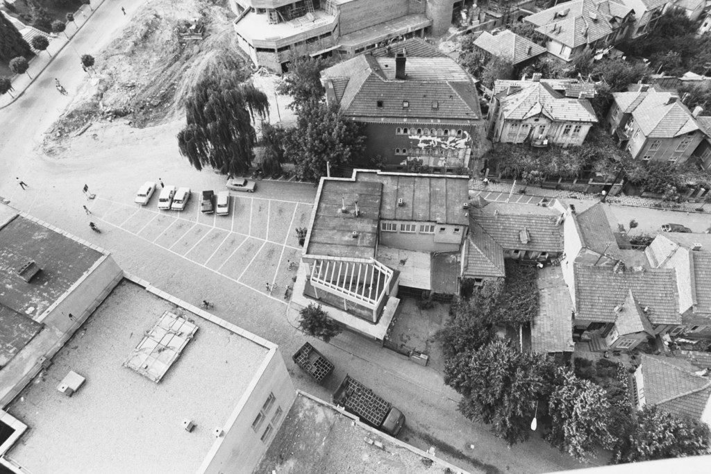 Велико Търново, изглед към ъгъл на улици „Цар Калоян“ и „Ивайло“ от хотел „Етър“