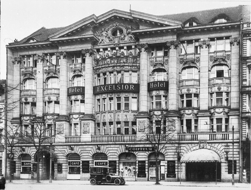 Hotel Excelsior am Anhalter Bahnhof (Königgrätzer Straße 112/113, heute Stresemannstraße 78)